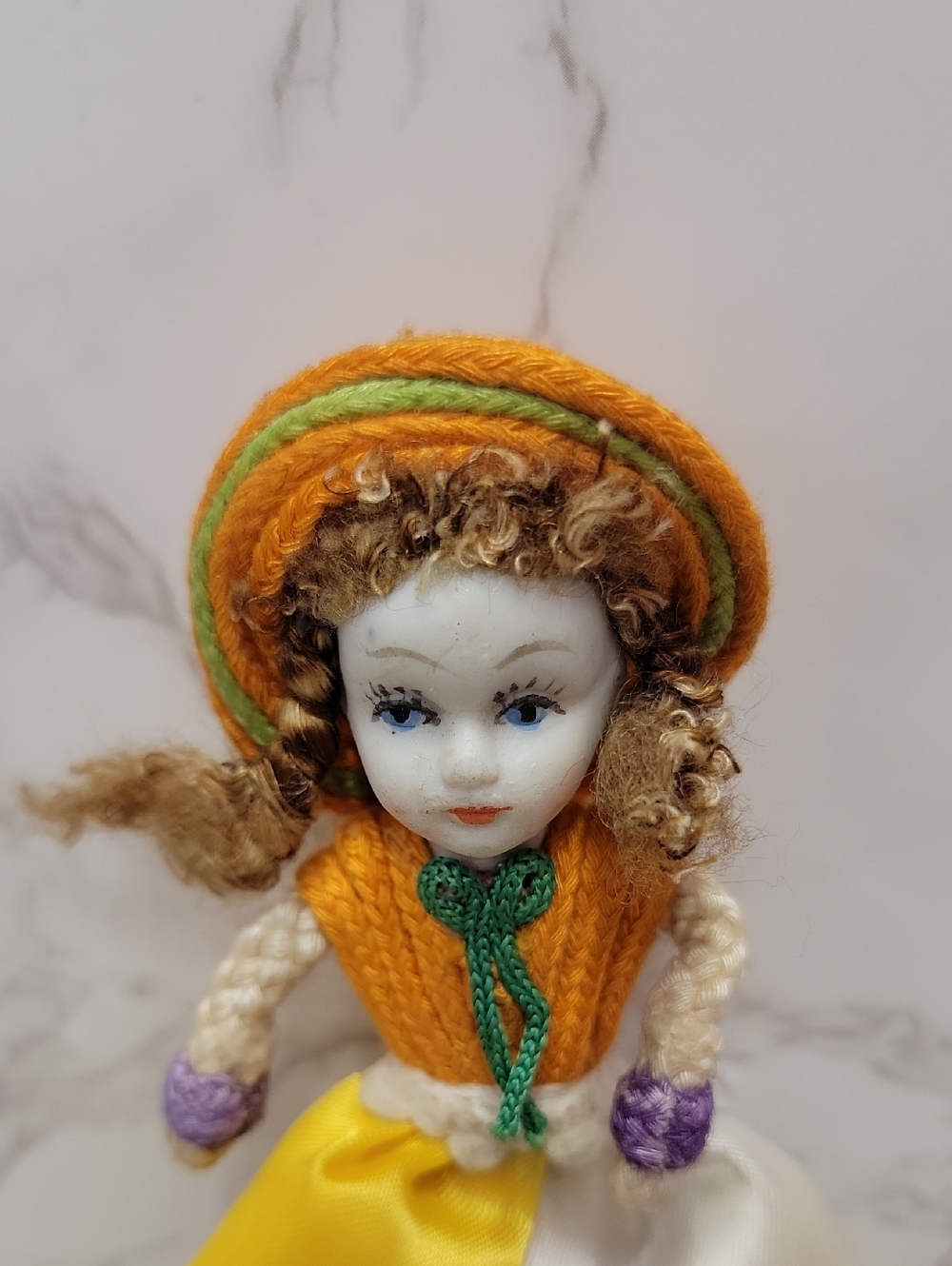 Vintage porcelain & fabric mini doll - Picture 2 of 9